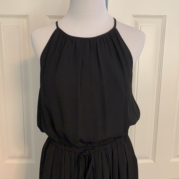 The perfect little black dress 🖤 - Picture 2 of 4